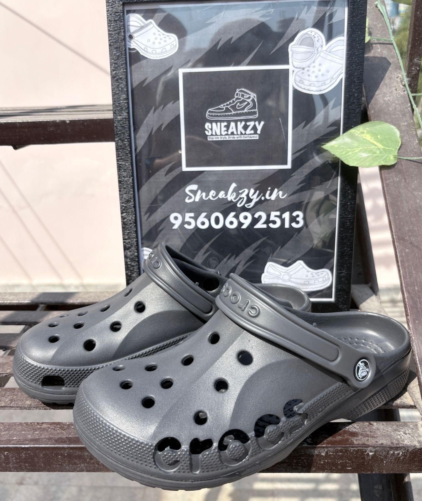 Crocs Classic Clogs (Dark Grey)